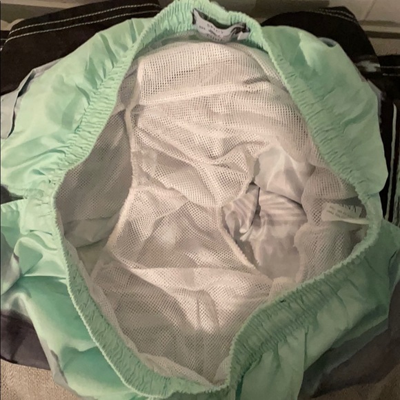 Spicy Tuna L Men’s Swim Trucks Large Shorts waves - Picture 11 of 11